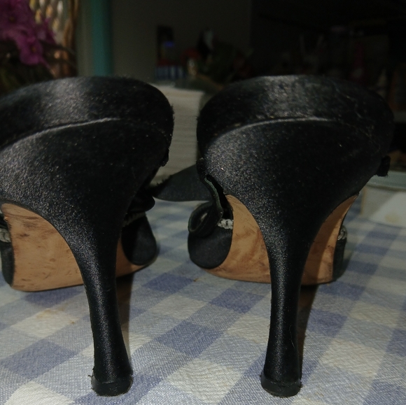 Authentic MANOLO BLAHNIK Black Satin Mules w/Bow Vamp Size 37 - Picture 7 of 11